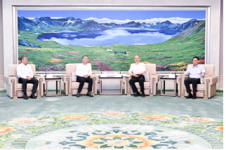 新盛娱乐董事长、王崔军总经理拜会吉林省委书记黄强、省长胡玉亭