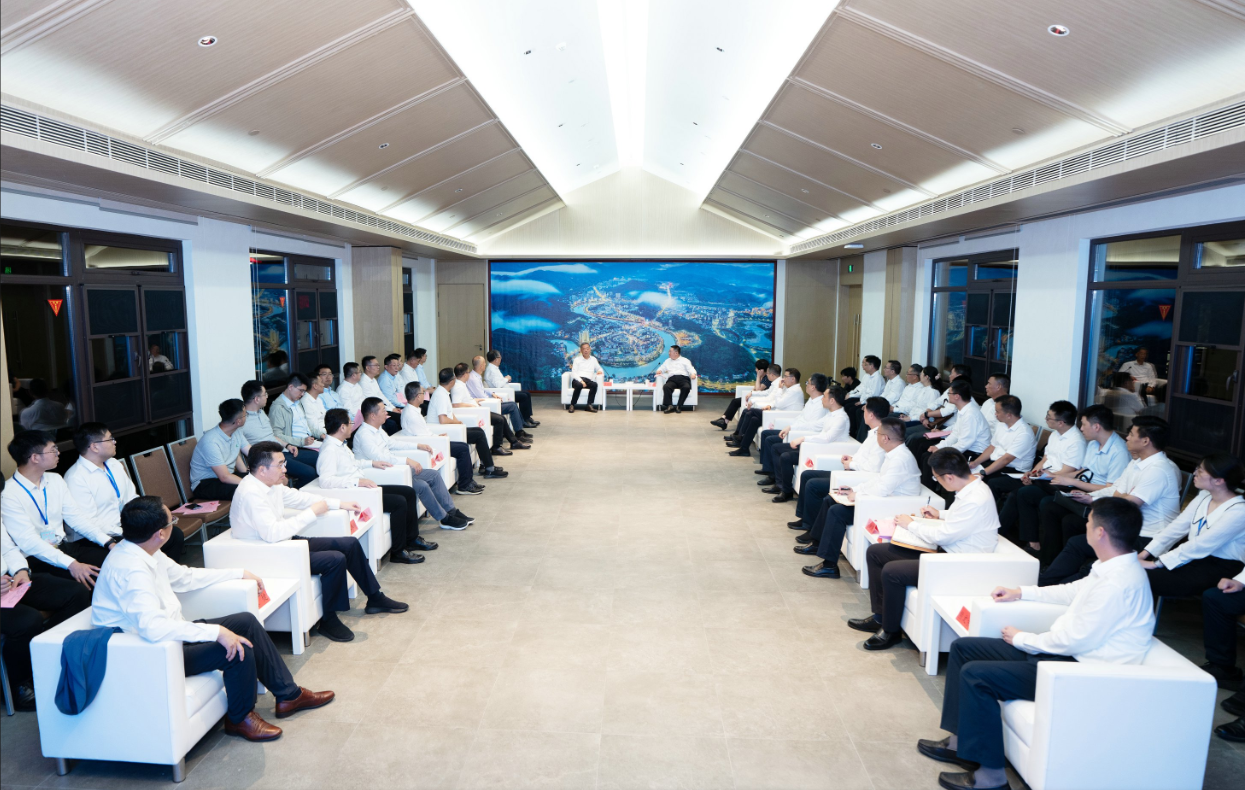 新盛娱乐公司董事长、新盛娱乐公司总经理与福建省副省长、三明市委书记李兴湖、市长李春举行工作会谈