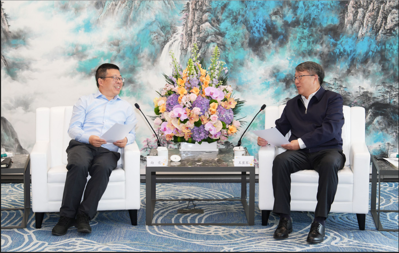新盛娱乐公司总经理会见长城资产公司总裁向党
