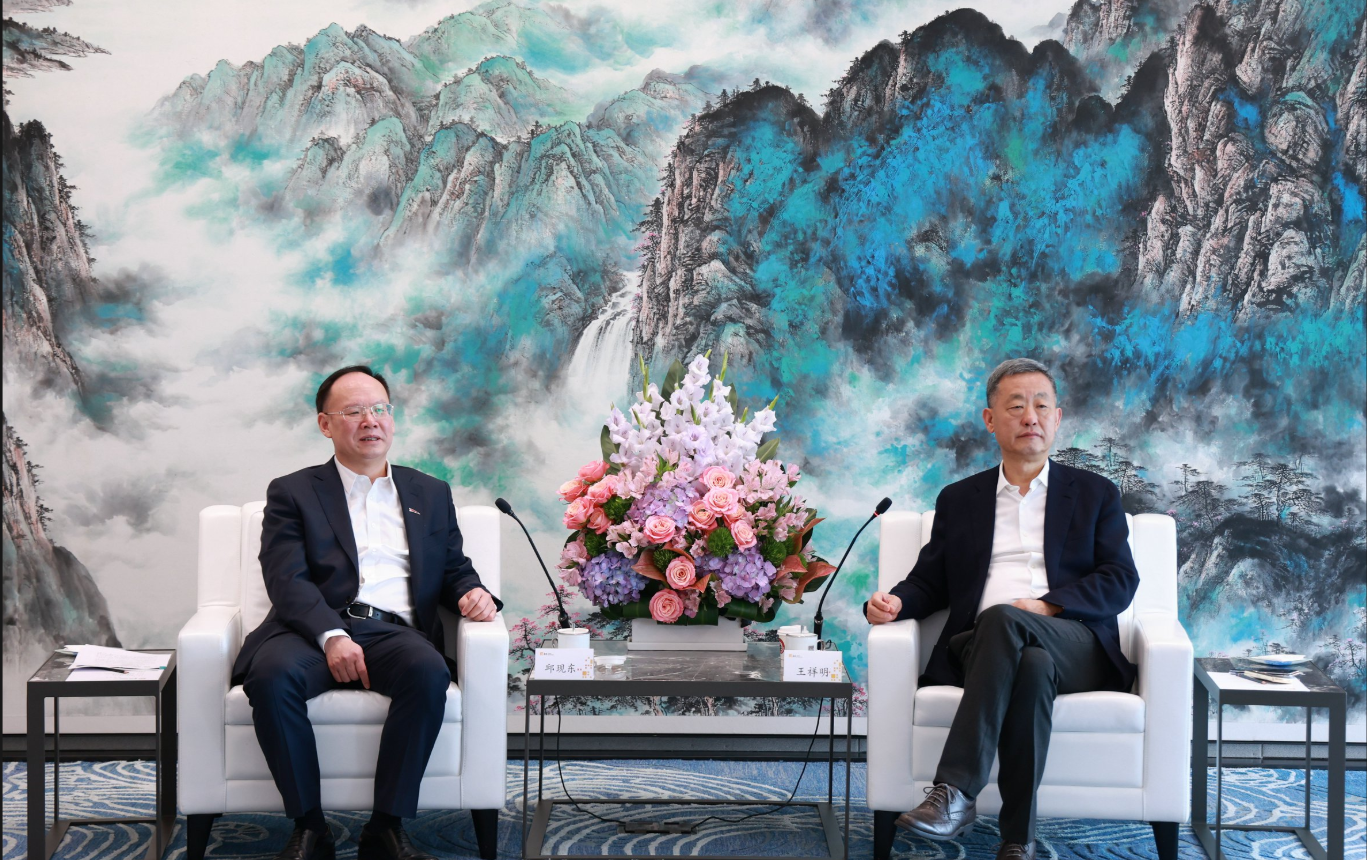 新盛娱乐公司董事长会见中国一汽集团董事长邱现东