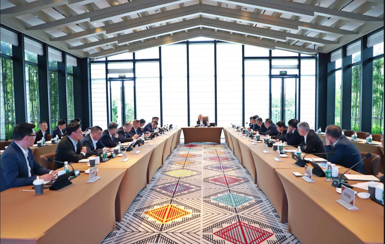 新盛娱乐公司董事长、新盛娱乐公司总经理拜会四川省委书记王晓晖、省长施小琳，成都市委书记曹立军、市长陈书平
