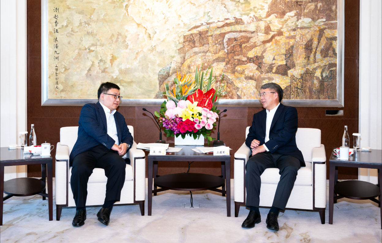 新盛娱乐公司总经理会见上海市委常委、常务副市长吴伟