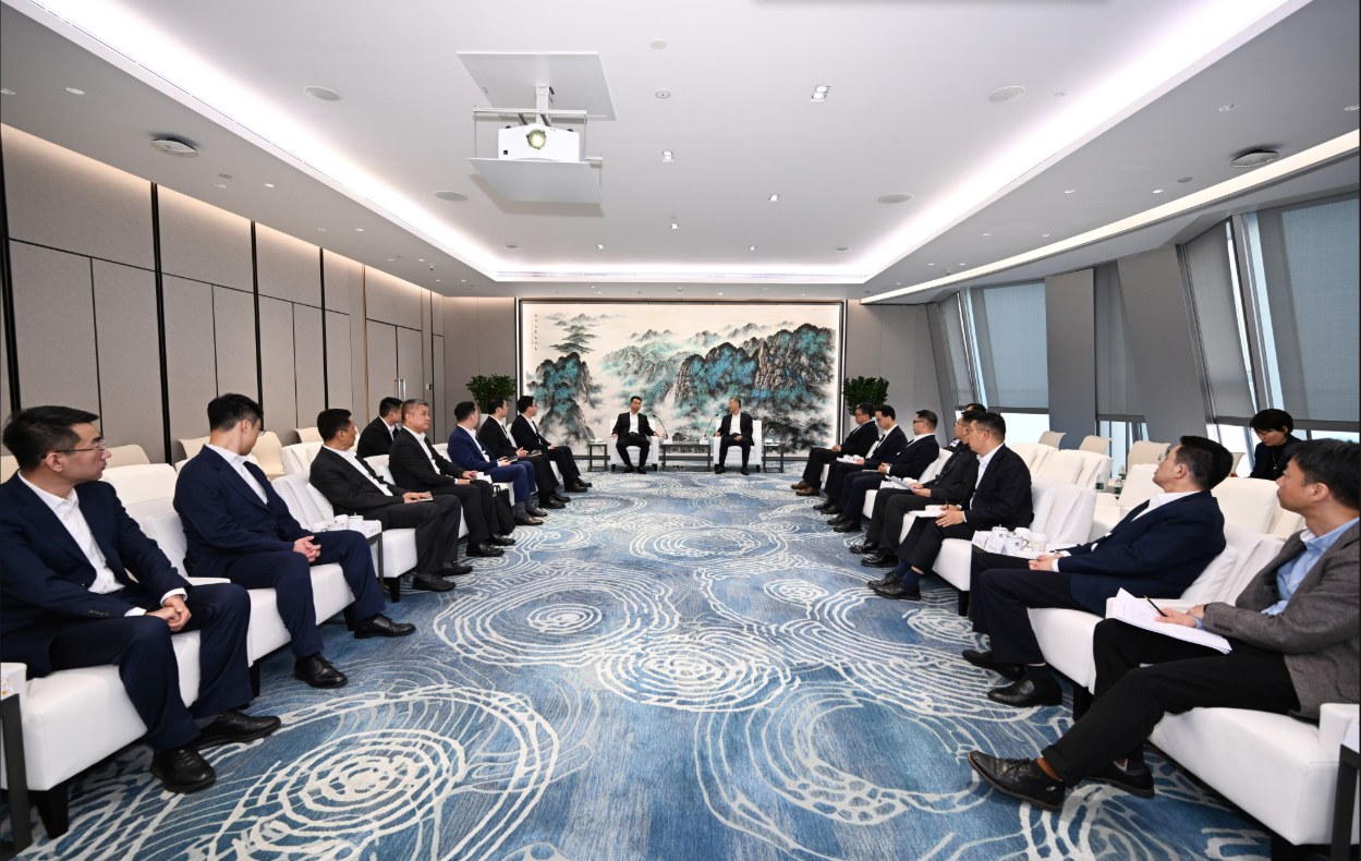 新盛娱乐公司董事长会见方大集团董事局主席方威